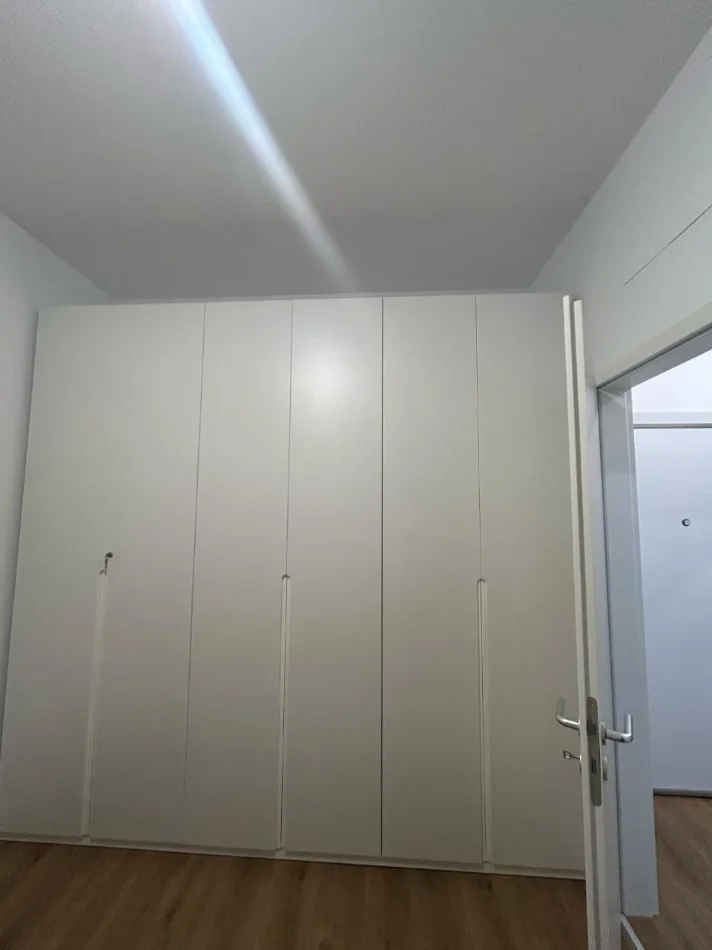Tirane, jepet me qera apartament 1+1 , 55 m² 380 € 