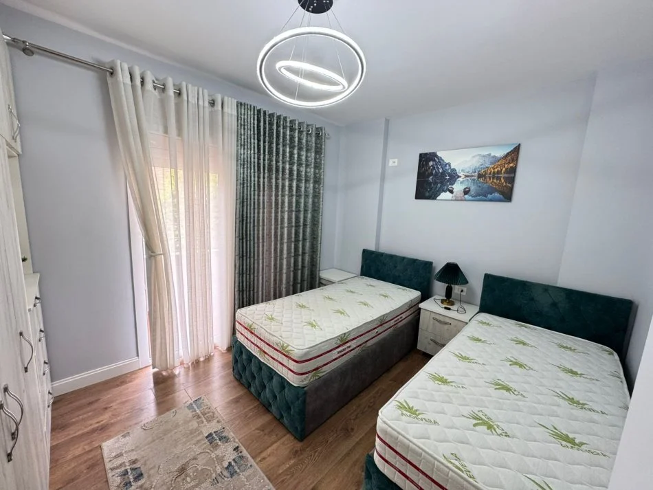Tirane, jepet me qera 2+1 Kati 2, 100 m² 690 € (Prane Kompleksit Magnet, Rruga Frosina Plaku)