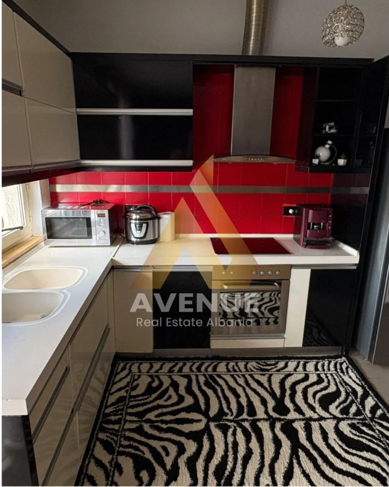 Tirane, jepet me qera apartament 2+1+Ballkon Kati 6, 78 m² 650 € (Rruga Petro Nini)