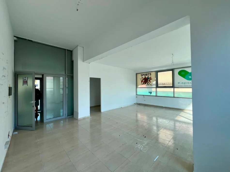 Tirane, jepet me qera ambjent biznesi Kati 1, 78 m² 500 € 