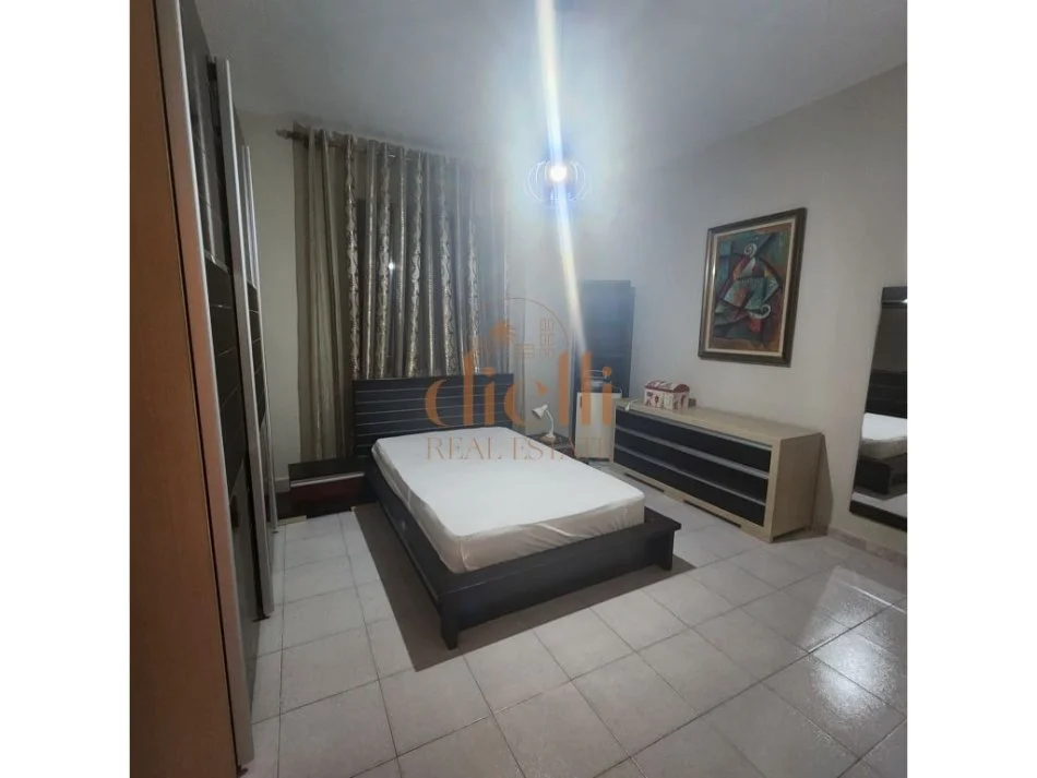 Tirane, shitet Vile , 600 m² 350.000 € (Koder Kamez)