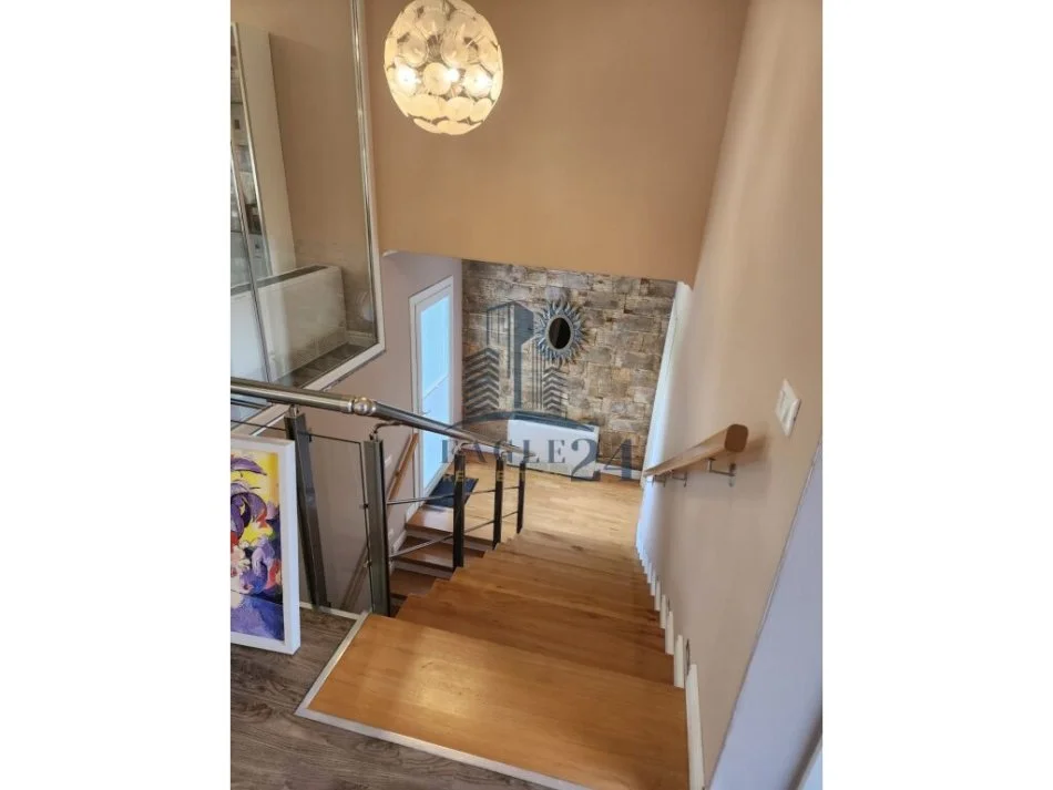 Tirane, jepet me qera 3+1+Aneks+Ballkon Kati 0, 550 m² 2.000 € (teg)