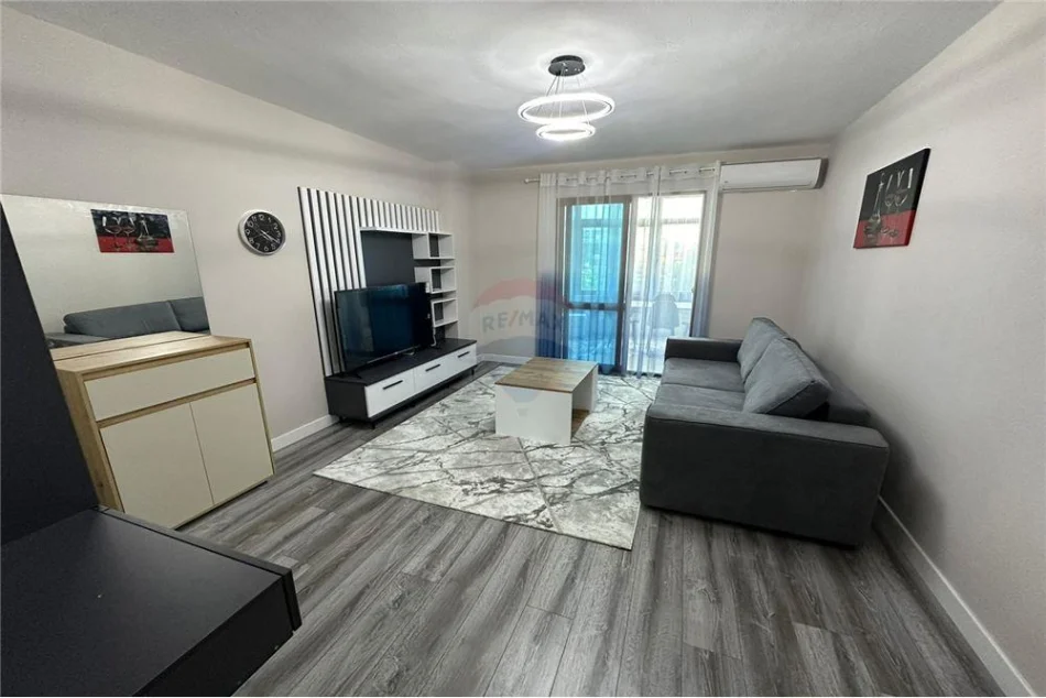 Tirane, jepet me qera garsonier 1+1 Kati 6, 45 m² 400 € (Bulevardi Zogu I, Shqipëri)