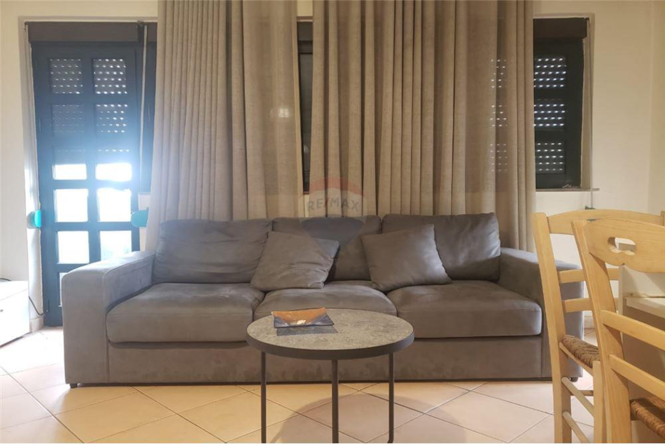 Tirane, jepet me qera apartament 1+1 , 70 m² 450 € (21 Dhjetori, Shqipëri)