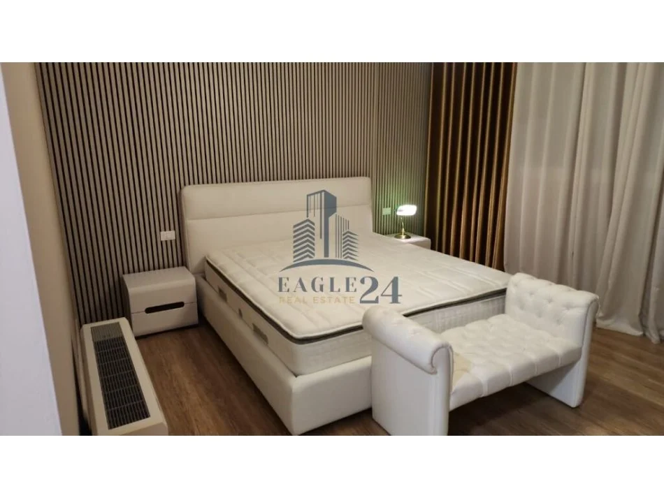 Tirane, jepet me qera 3+1+Aneks+Ballkon Kati 0, 550 m² 2.000 € (teg)