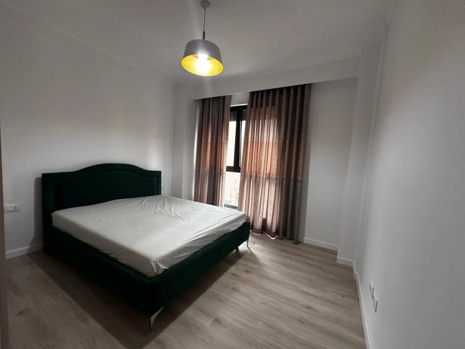Tirane, jepet me qera apartament 1+1+Ballkon Kati 1, 65 m² 700 € (Pazari i Ri, Rr Tefta Tashko Koco)
