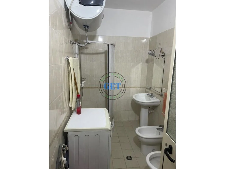 Durres, jepet me qera apartament 1+1+Ballkon Kati 5, 60 m² 300 € (Plazh Hekurudha ,Durres)