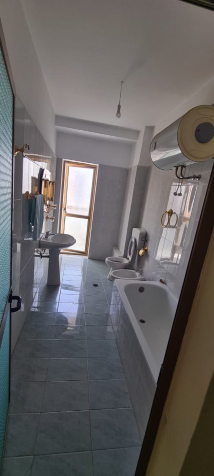 Durres, jepet me qera apartament 2+1 Kati 3, 113 m² 500 € 