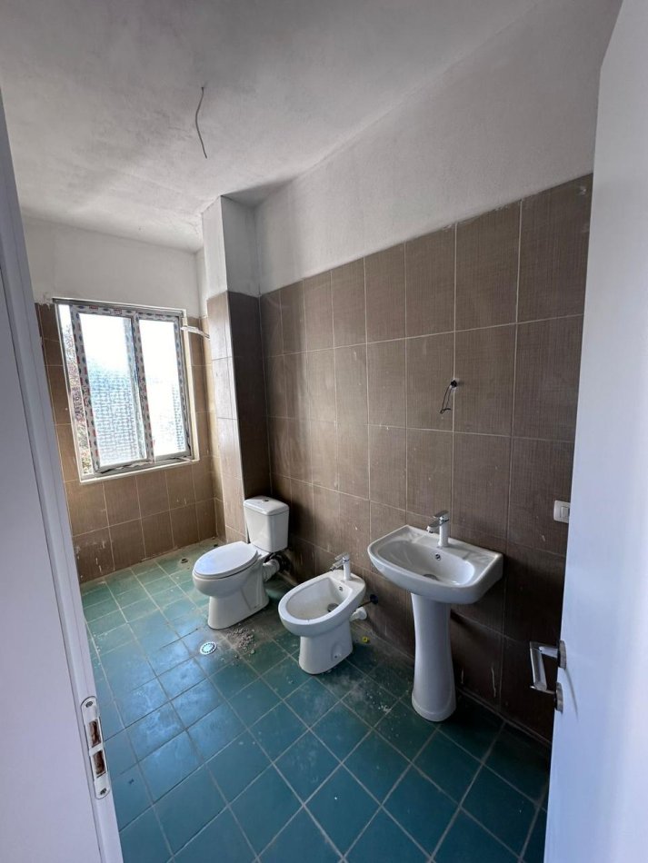 Durres, shitet apartament 2+1+2 Kati 2, 99 m² 69.000 €