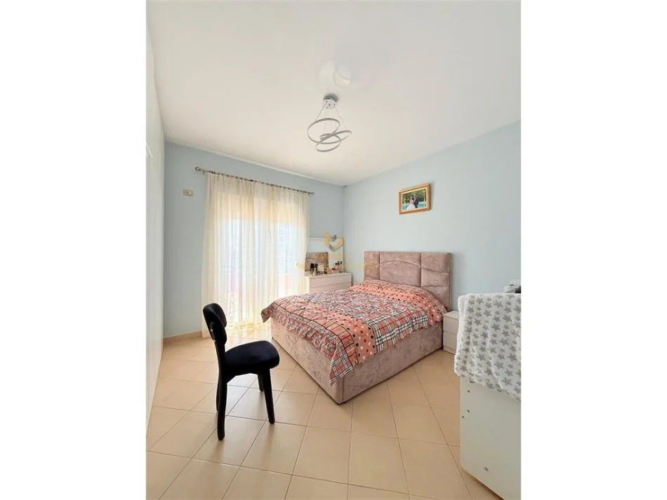 Tirane, jepet me qera shtepi 2+1+Ballkon Kati 1, 100 m² 400 € 