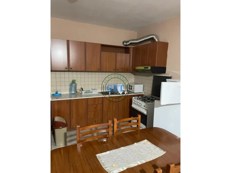 Durres, jepet me qera apartament 1+1+Ballkon Kati 5, 60 m² 300 € (Plazh Hekurudha ,Durres)