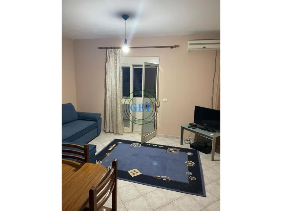 Durres, jepet me qera apartament 1+1+Ballkon Kati 5, 60 m² 300 € (Plazh Hekurudha ,Durres)