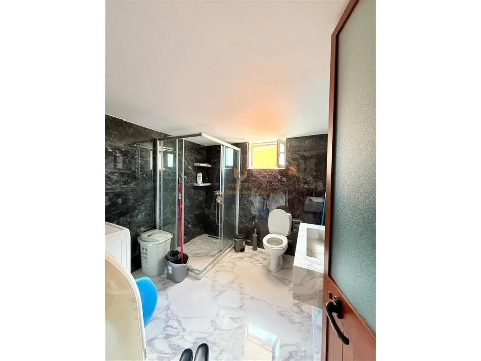 Tirane, jepet me qera shtepi 2+1+Ballkon Kati 1, 100 m² 400 € 