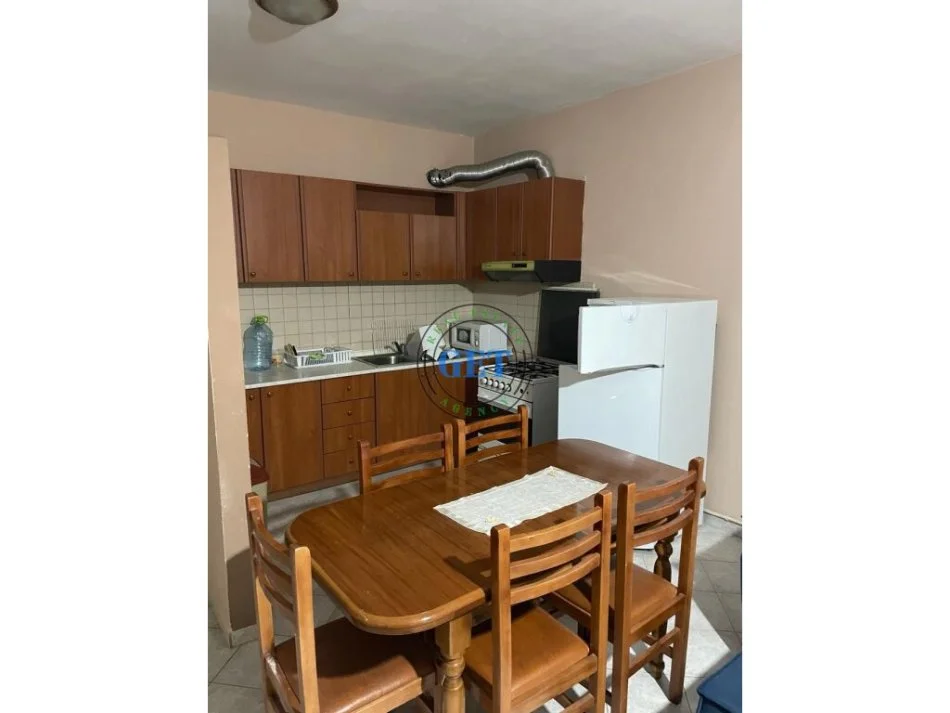 Durres, jepet me qera apartament 1+1+Ballkon Kati 5, 60 m² 300 € (Plazh Hekurudha ,Durres)