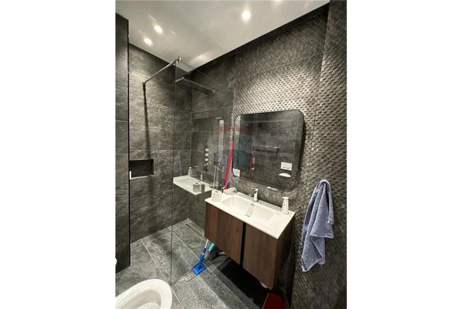 Tirane, shes apartament 2+1 Kati 1, 100 m² 250.000 € 