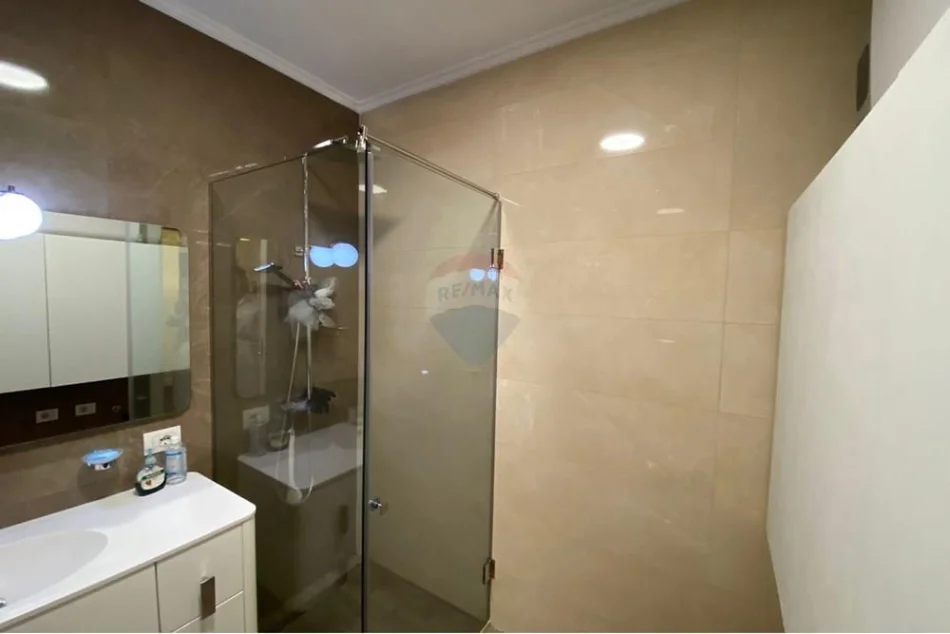 Tirane, jap me qera apartament 2+1+Aneks+Ballkon Kati 3, 100 m² 1.300 € 