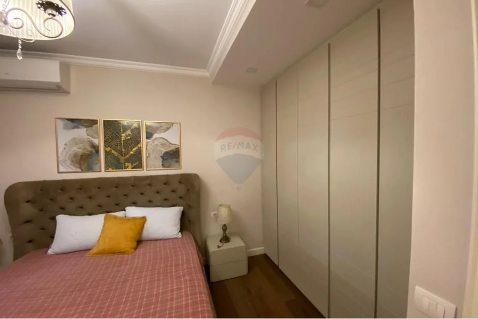 Tirane, jap me qera apartament 2+1+Aneks+Ballkon Kati 3, 100 m² 1.300 € 