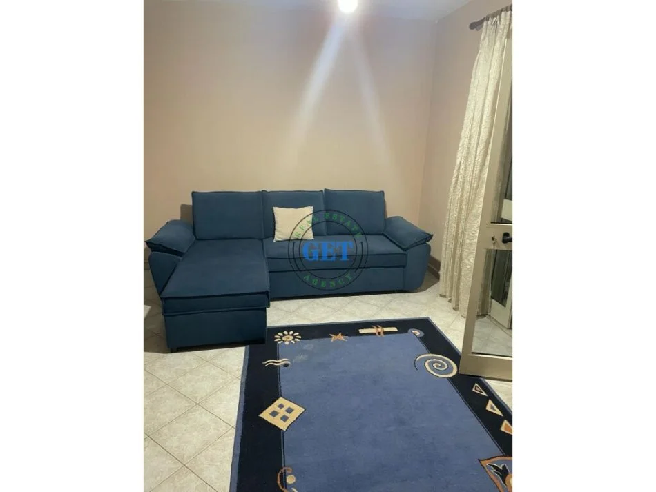 Durres, jepet me qera apartament 1+1+Ballkon Kati 5, 60 m² 300 € (Plazh Hekurudha ,Durres)
