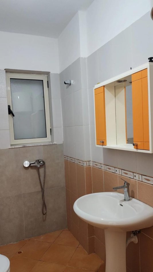 Durres, jepet me qera apartament 1+1 , 65 m² 250 € 