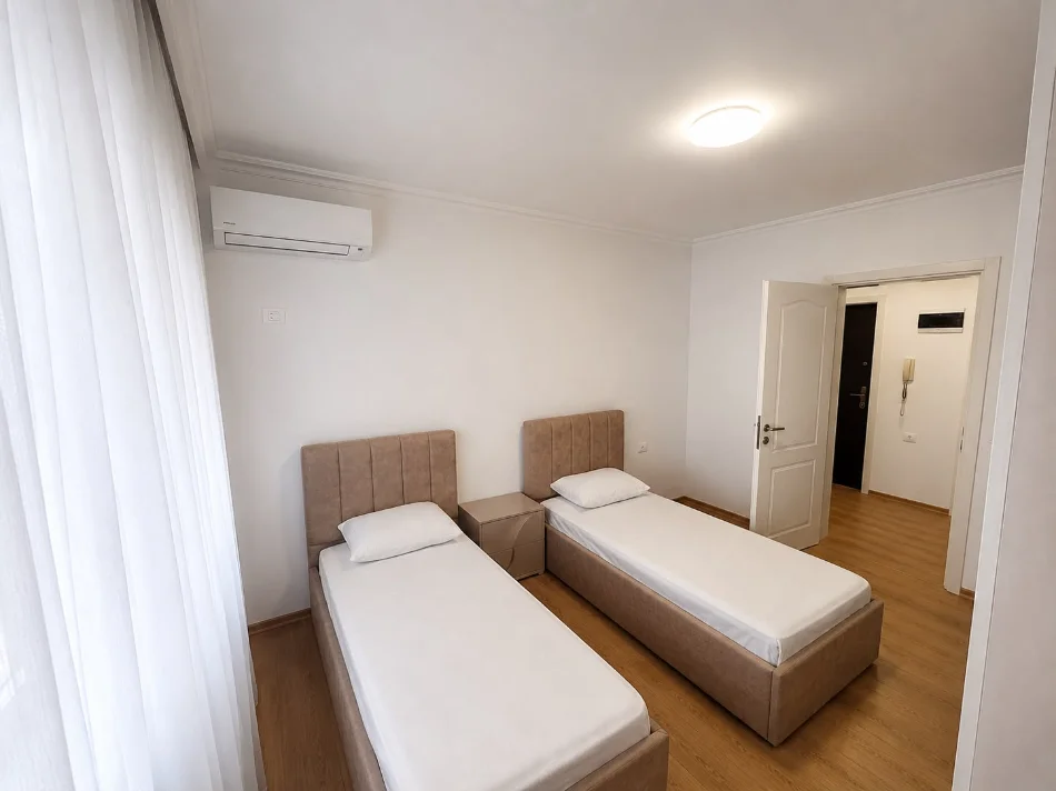 Tirane, jepet me qera apartament 2+1 Kati 3, 88 m² 1.000 € (Qender)