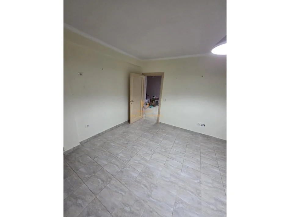 Tirane, shitet apartament 3+1+Aneks+Ballkon Kati 1, 125 m² 230.000 € 