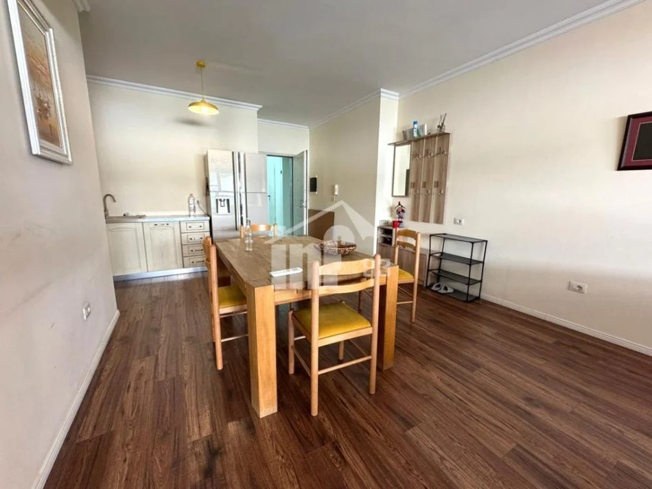 Tirane, jepet me qera apartament 2+1 Kati 9, 140 m² 1.000 € (PRANË RING CENTER, ZOGU I ZI)