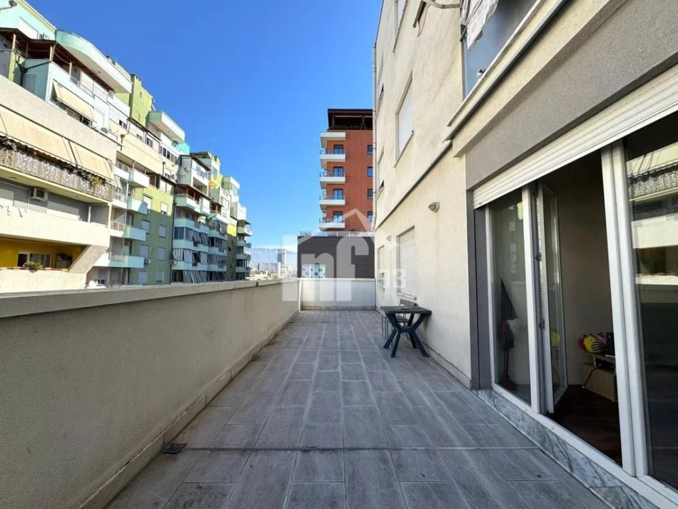 Tirane, jepet me qera apartament 2+1 Kati 9, 140 m² 1.000 € (PRANË RING CENTER, ZOGU I ZI)