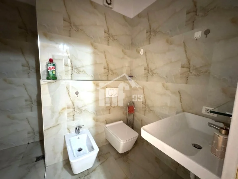 Tirane, jepet me qera apartament 2+1 Kati 9, 140 m² 1.000 € (PRANË RING CENTER, ZOGU I ZI)