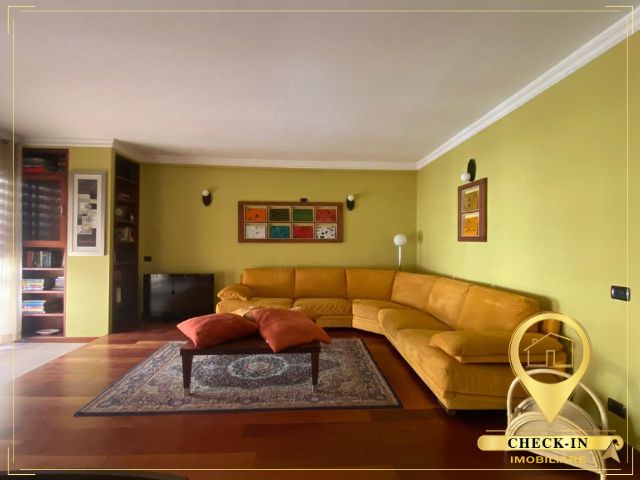 Tirane, shitet apartament 2+1+Aneks+Ballkon Kati 5, 120 m² (Pazari i Ri)