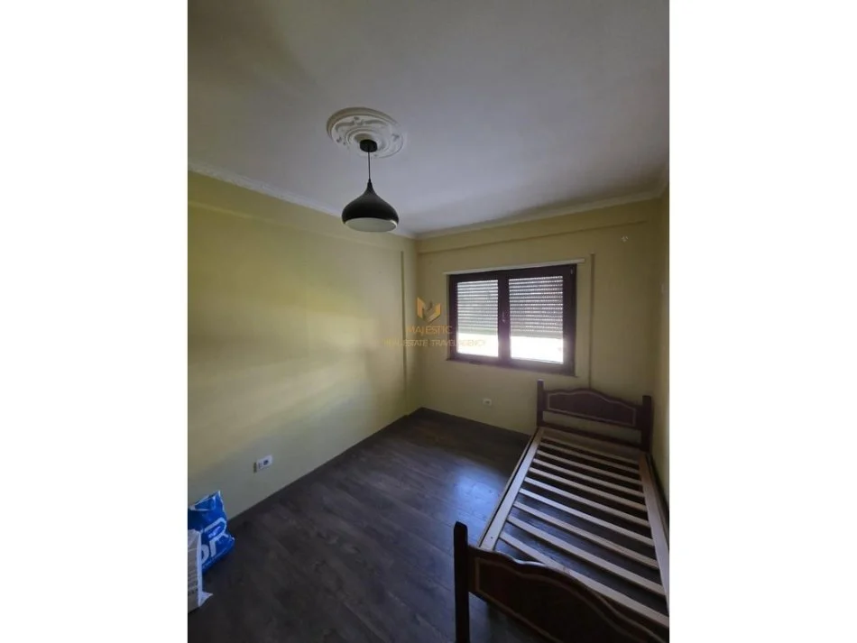 Tirane, shitet apartament 3+1+Aneks+Ballkon Kati 1, 125 m² 230.000 € 