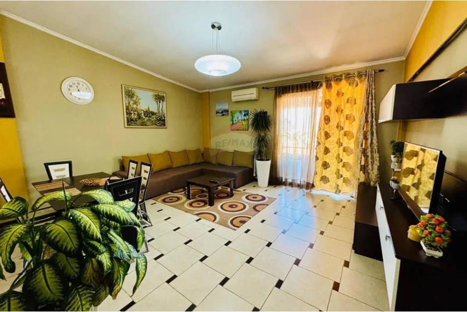 Tirane, jap me qera apartament 2+1+Aneks+Ballkon Kati 7, 130 m² 600 € 