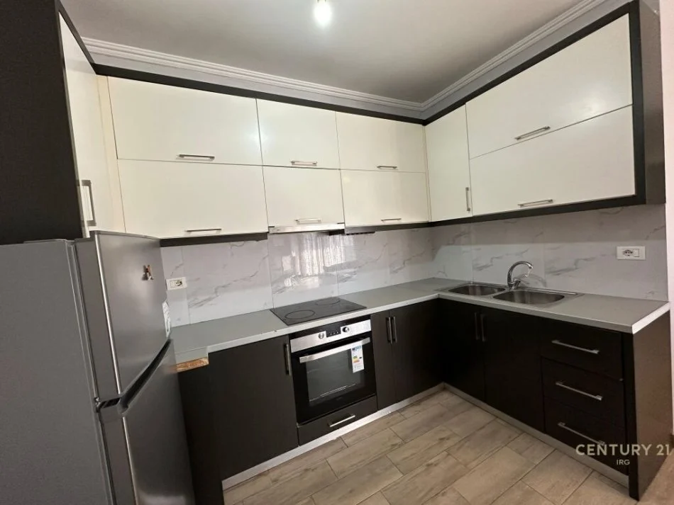 Tirane, shitet apartament 2+1+Ballkon Kati 7, 107 m² 140.000 € (Astir)