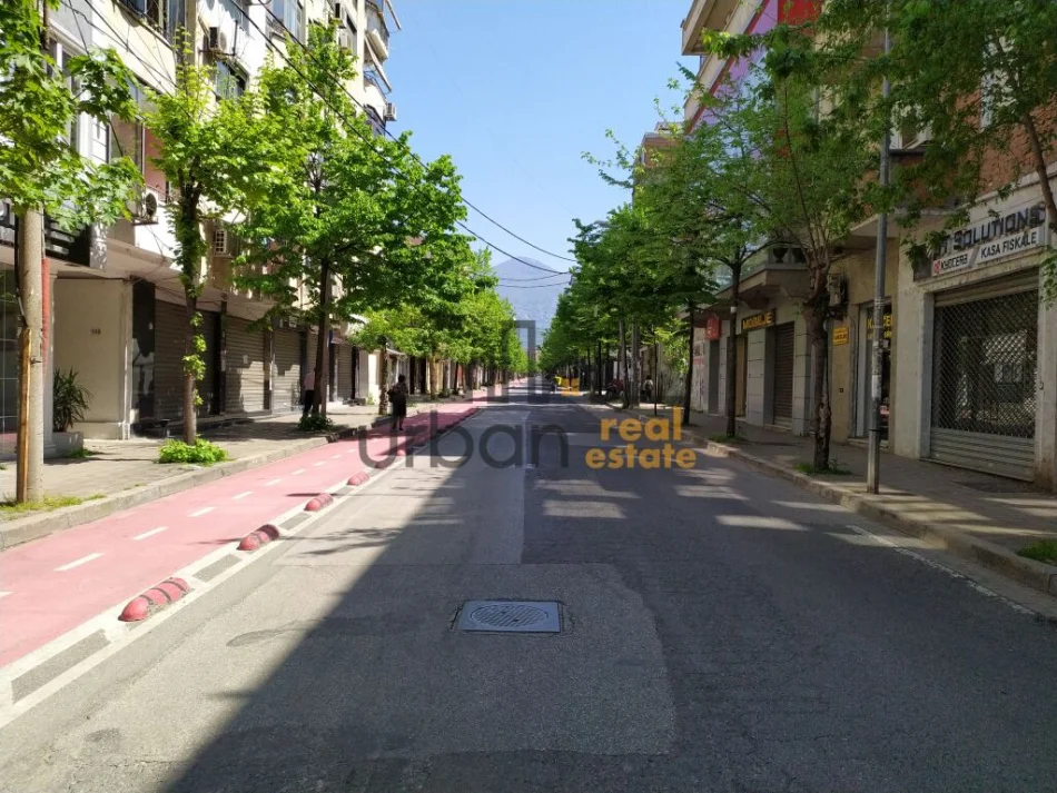 Tirane, shitet dyqan Kati 0, 27 m² 140.000 € (Rruga Hoxha Tahsim)