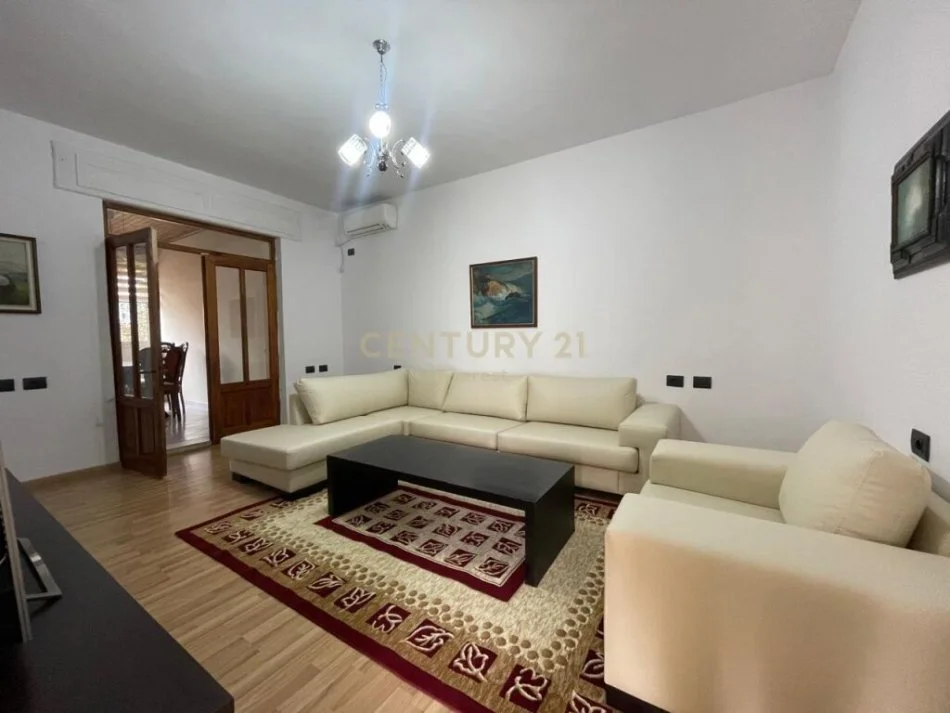 Tirane, jepet me qera apartament 1+1+Aneks+Ballkon Kati 2, 75 m² 500 € (Selvia)