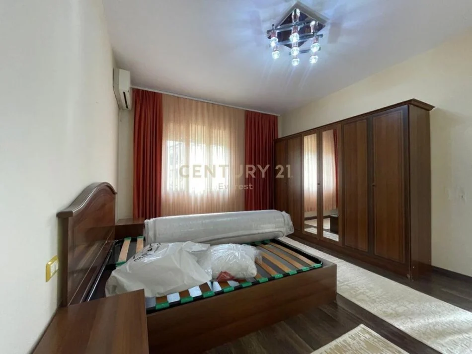 Tirane, jepet me qera apartament 1+1+Aneks+Ballkon Kati 2, 75 m² 500 € (Selvia)