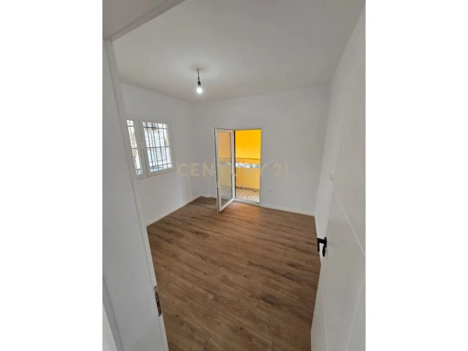 Tirane, Liste me oferta apartament 2+1+Ballkon Kati 3, 65 m² 120.000 € (Ferit Xhajko)