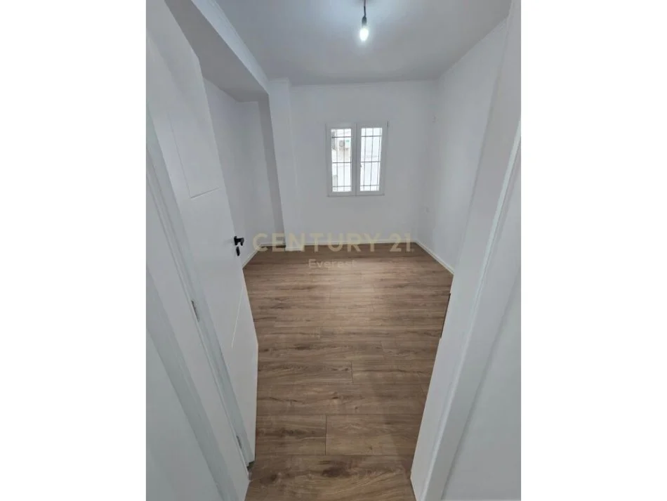 Tirane, Liste me oferta apartament 2+1+Ballkon Kati 3, 65 m² 120.000 € (Ferit Xhajko)