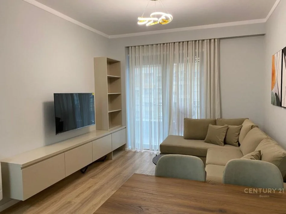 Tirane, jap me qera apartament 2+1+Aneks+Ballkon Kati 4, 96 m² 720 € (Stacioni Trenit)