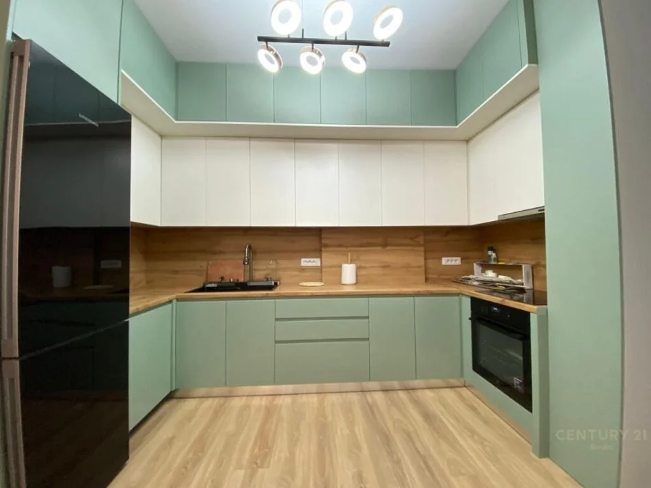 Tirane, jap me qera apartament 2+1+Aneks+Ballkon Kati 4, 96 m² 720 € (Stacioni Trenit)