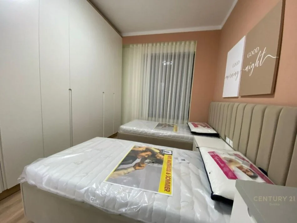 Tirane, jap me qera apartament 2+1+Aneks+Ballkon Kati 4, 96 m² 720 € (Stacioni Trenit)