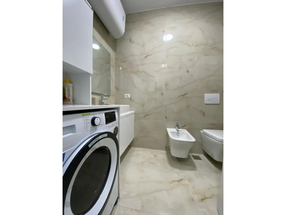 Tirane, jap me qera apartament 2+1+Aneks+Ballkon Kati 4, 96 m² 720 € (Stacioni Trenit)