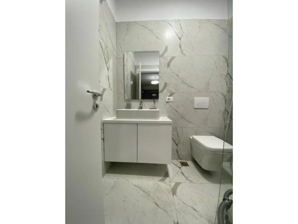 Tirane, jap me qera apartament 2+1+Aneks+Ballkon Kati 4, 96 m² 720 € (Stacioni Trenit)