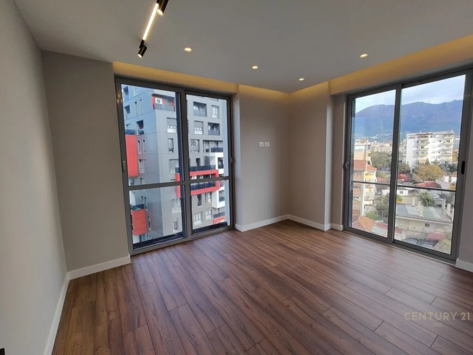 Tirane, jap me qera apartament 3+1+Aneks+Ballkon Kati 4, 110 m² 650 € (Ali Demi)