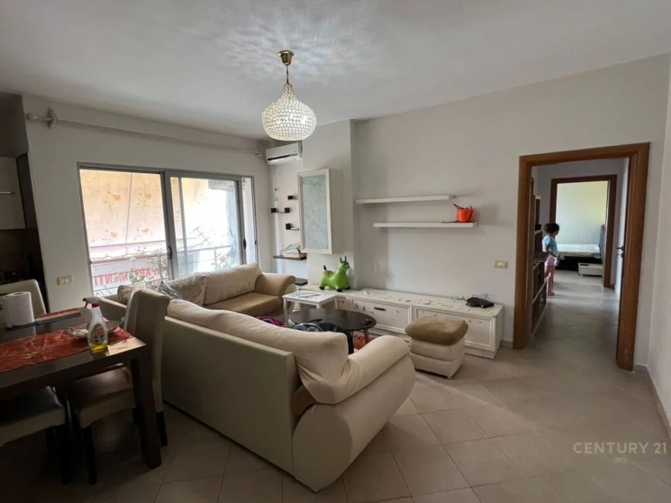 Tirane, jepet me qera apartament 2+1+Ballkon Kati 6, 111 m² 450 € (Astir)