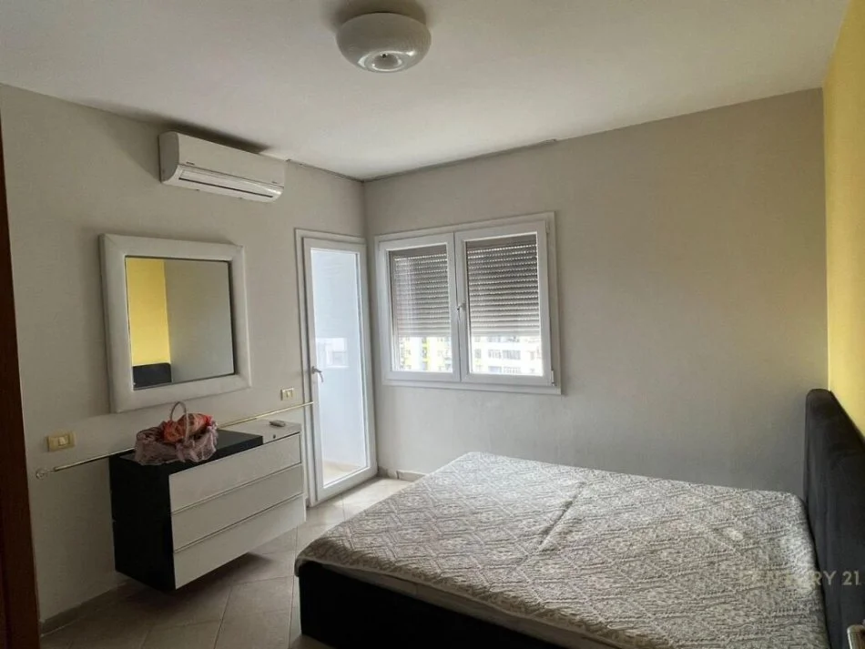 Tirane, jepet me qera apartament 2+1+Ballkon Kati 6, 111 m² 450 € (Astir)