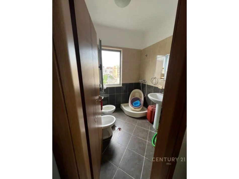 Tirane, jepet me qera apartament 2+1+Ballkon Kati 6, 111 m² 450 € (Astir)