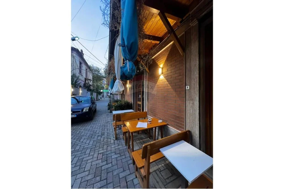 Tirane, shes lokal Kati 0, 141 m² 495.000 € (RRUGA E KAVAJES)