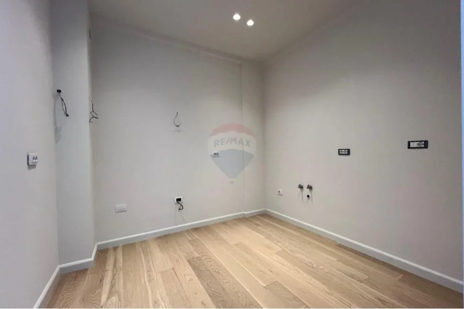 Tirane, shes apartament+verande | Penthouse 3+1+Aneks+Ballkon Kati 2, 154 m² 365.000 € (rruga e elbasanit)