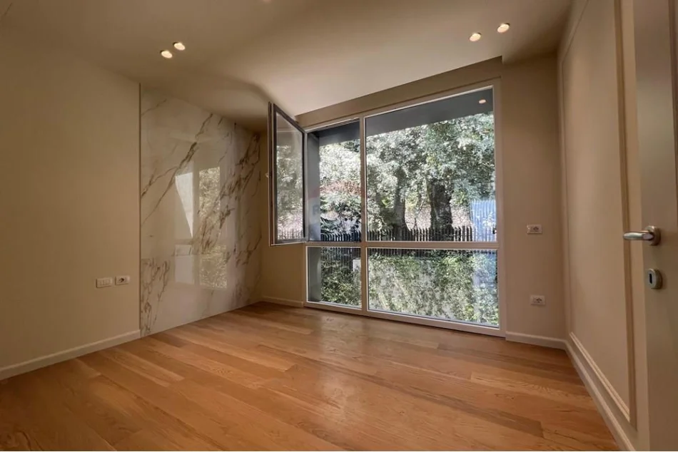 Tirane, shes apartament+verande | Penthouse 3+1+Aneks+Ballkon Kati 2, 154 m² 365.000 € (rruga e elbasanit)