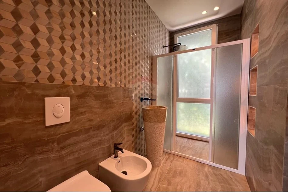 Tirane, shes apartament+verande | Penthouse 3+1+Aneks+Ballkon Kati 2, 154 m² 365.000 € (rruga e elbasanit)